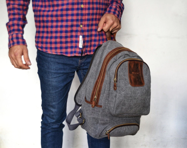 Mochila de lona y cuero, foto 5 de 9