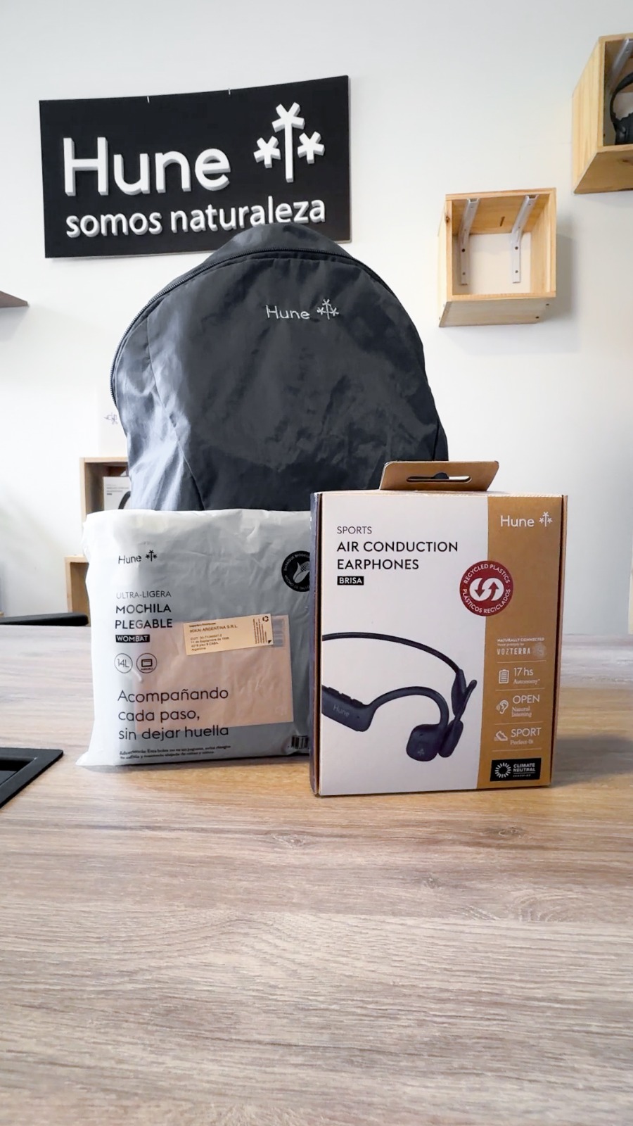 KIT DEPORTIVO HUNE: Auricular Air Conduction BRISA + Mochila Plegable WOMBAT, foto 1 de 3
